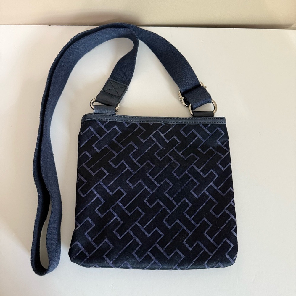 Tommy Hilfiger Thin Navy Logo Pattern Crossbody Bag Purse Adjustable‎ Strap
